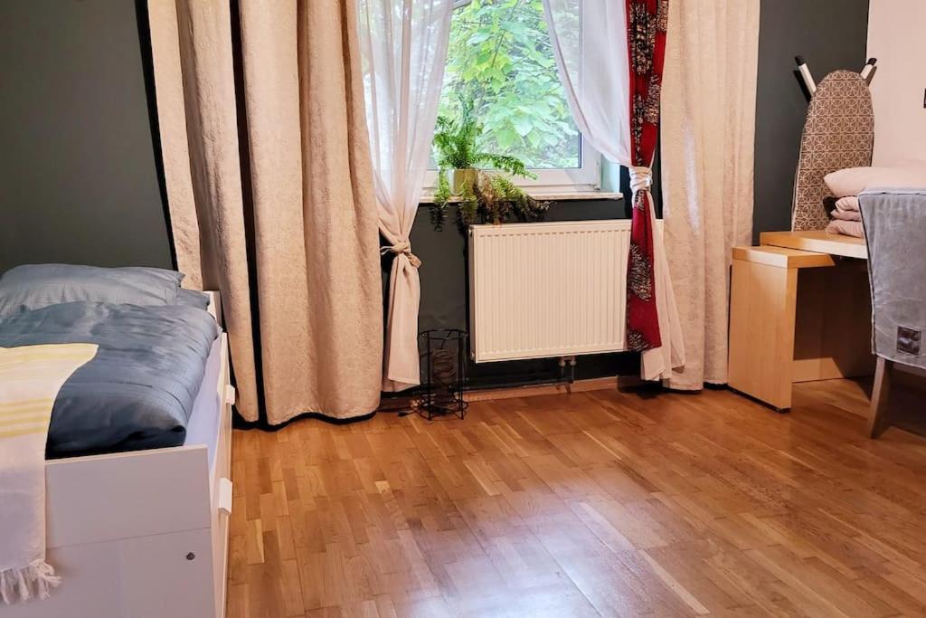 Colourful 2.5 Bedroom With Large Balcony & Garden. Prinzersdorf Exterior photo