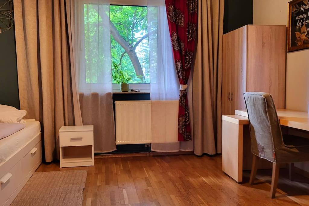 Colourful 2.5 Bedroom With Large Balcony & Garden. Prinzersdorf Exterior photo