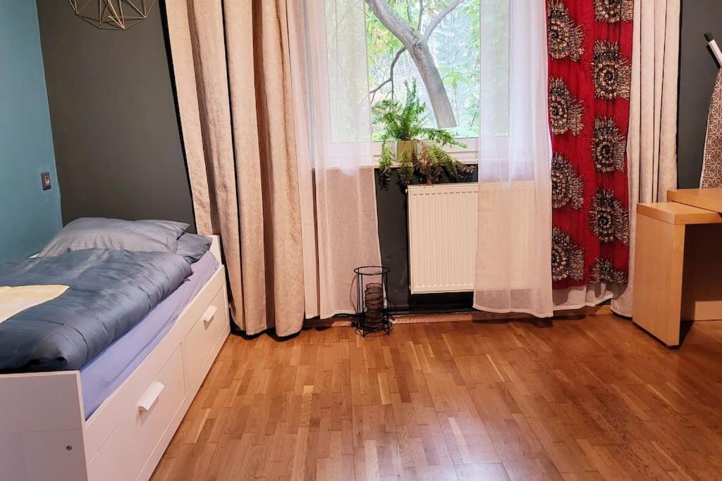 Colourful 2.5 Bedroom With Large Balcony & Garden. Prinzersdorf Exterior photo